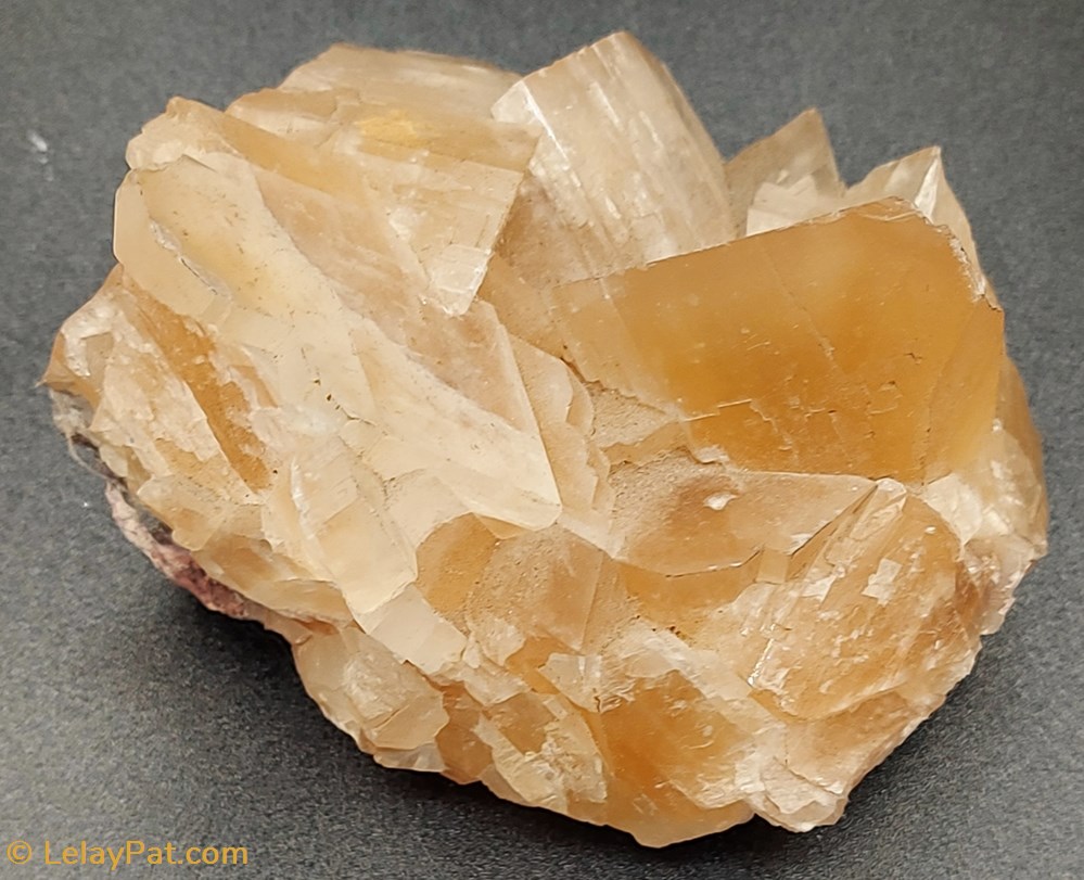 mineraux meteorite calcite jaune en macles