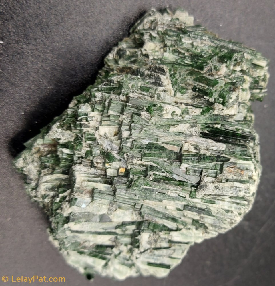Épidote et Quartz mineraux meteorite epidote et quartz