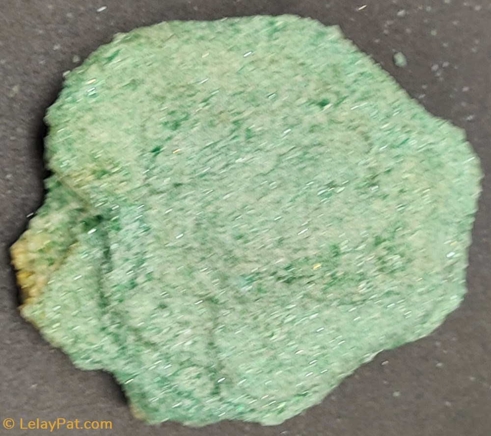 mineraux meteorite moscovite fuchsite