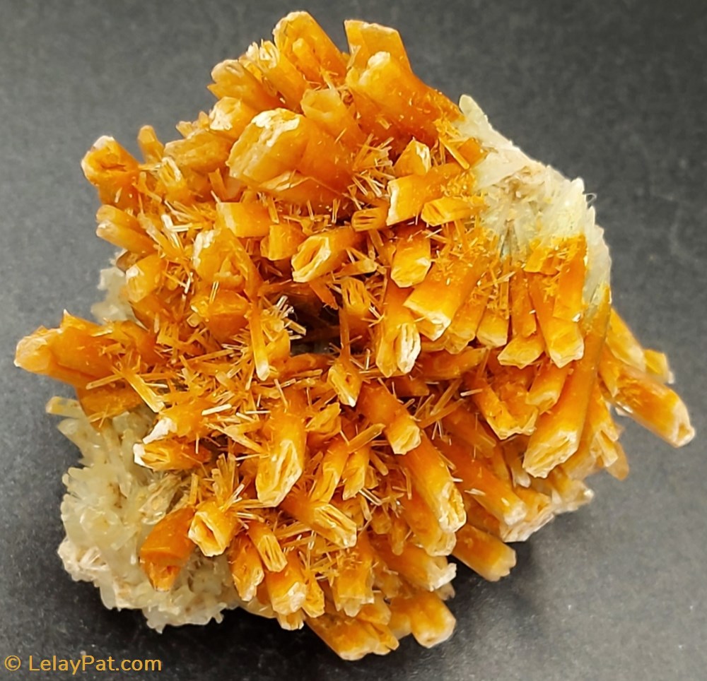 Gypse orange Australie mineraux meteorite selenite gypse orange australie