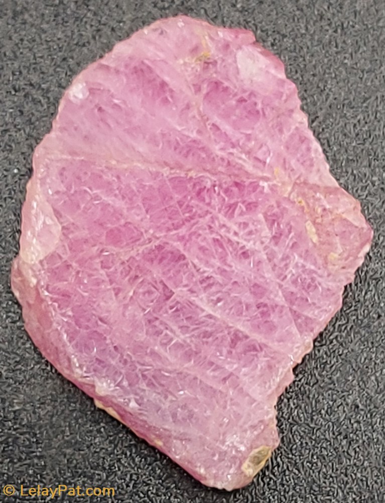 Rubis (Cristal) mineraux meteorites corindon rubis cristal