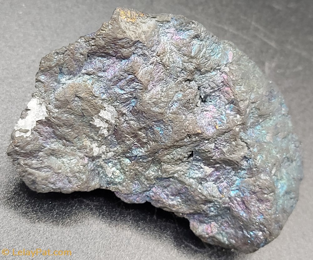 Bornite (Erubescite) mineraux meteorite bornite erubescite