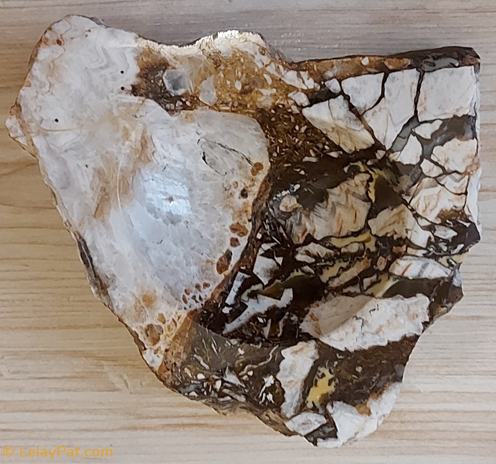 mineraux meteorite cendrier en agathe breche