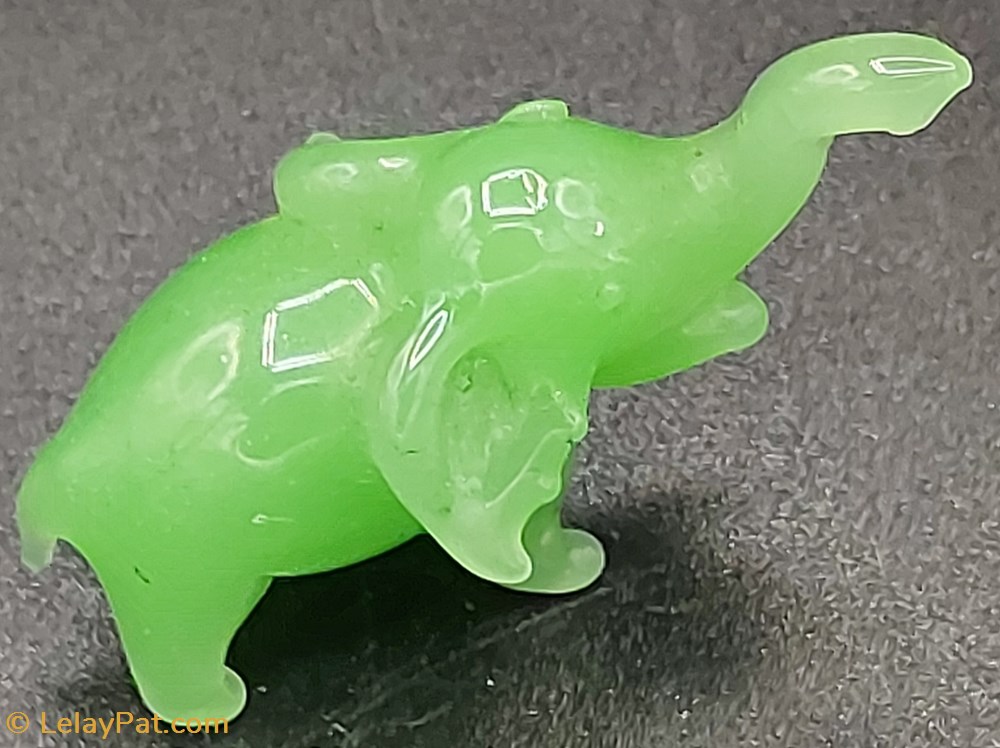 mineraux meteorite jade vert