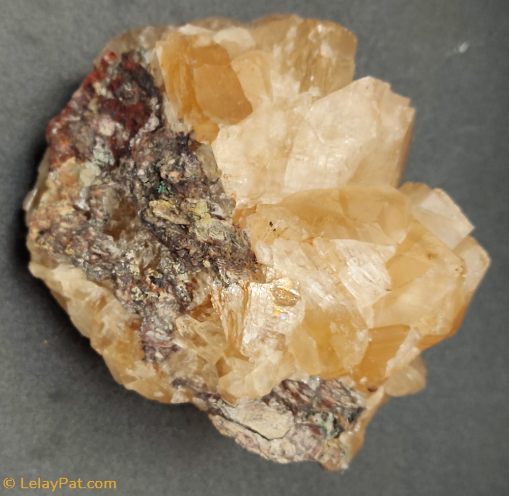 mineraux meteorite calcite jaune en macles