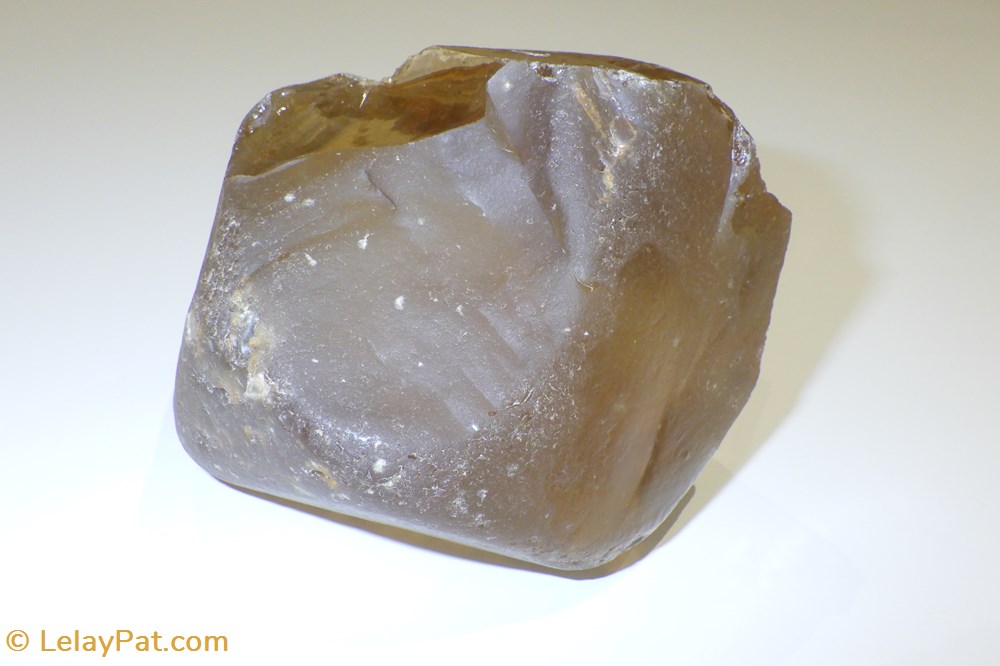 Citrine (Cristal roulé transparent) mineraux meteorites quartz citrine cristal roule transparent