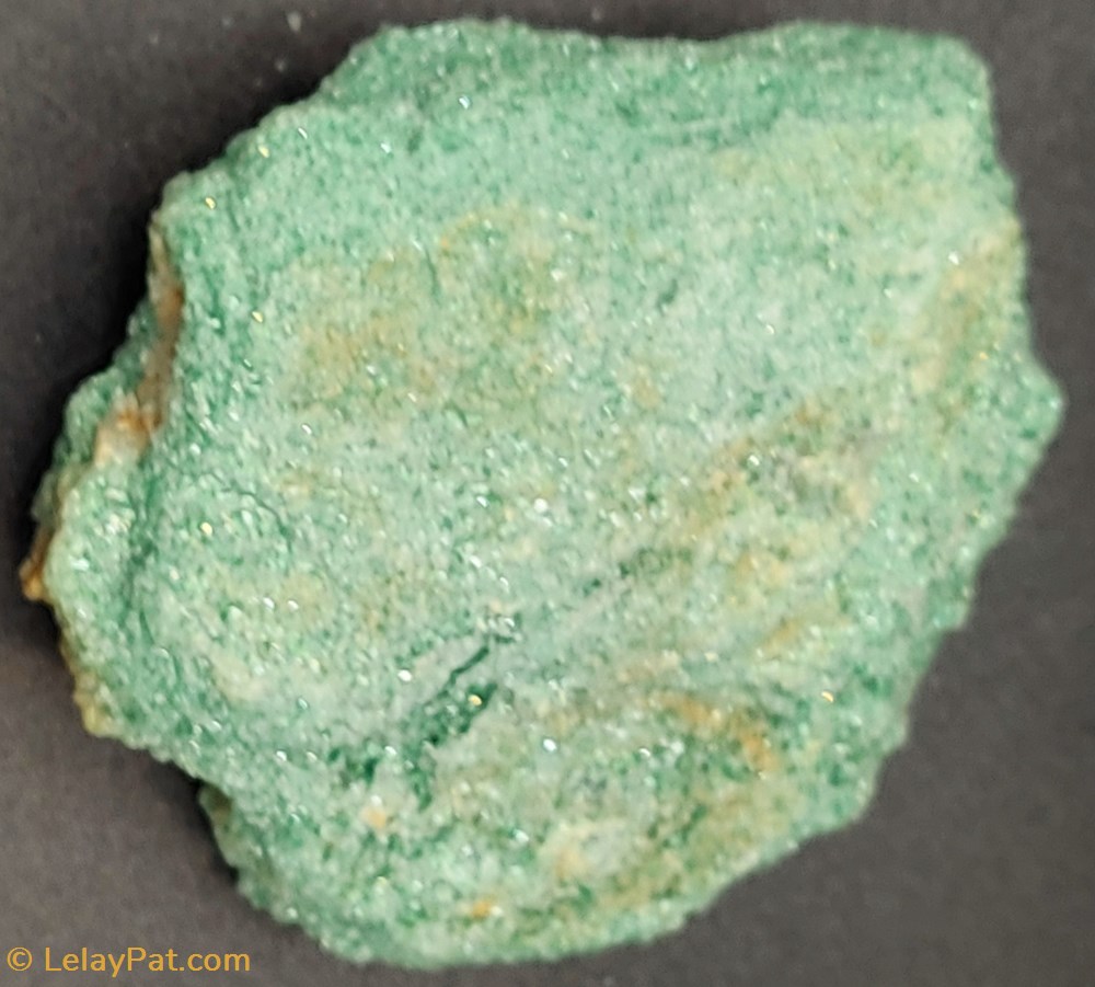 mineraux meteorite moscovite fuchsite