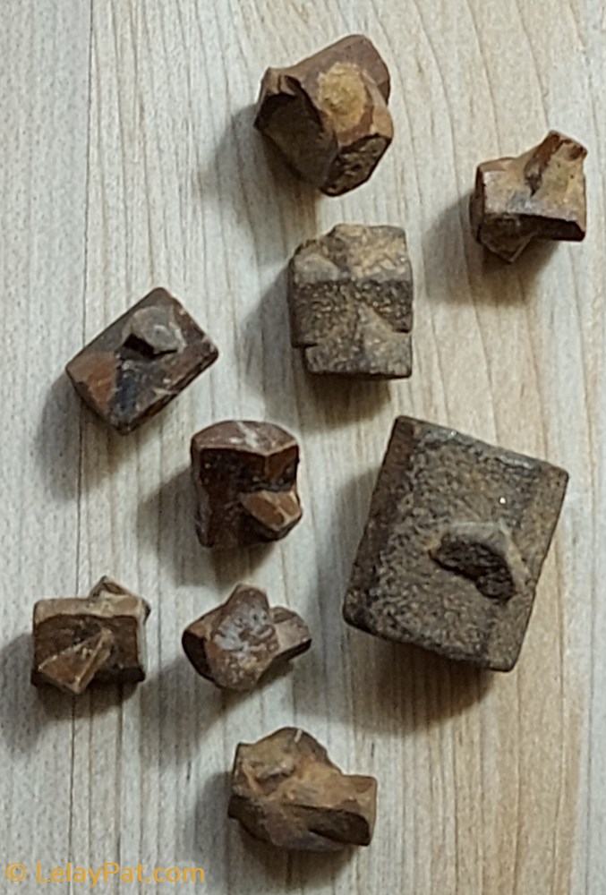 mineraux meteorites staurolites maclees diverses