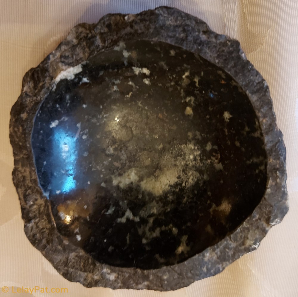 Cendrier en Gabbro mineraux meteorite cendrier en gabbro