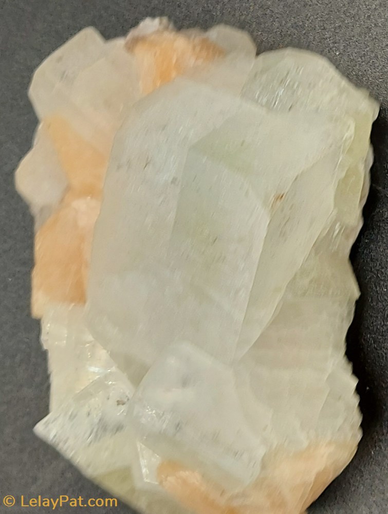 mineraux meteorite ca apophyllite et stilbite