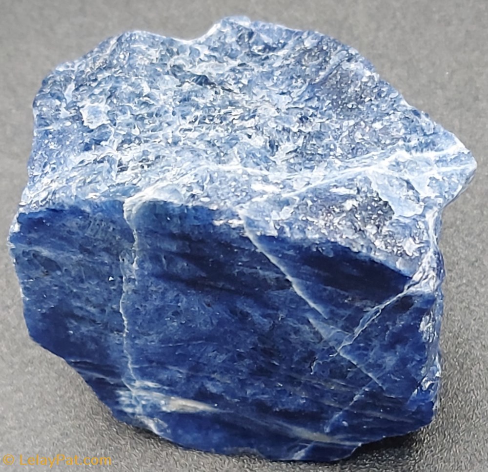 sodalite mineraux meteorite hackmanite sodalite