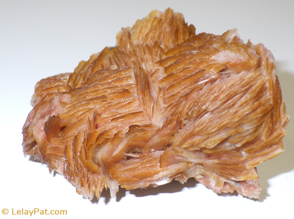 Vanadinite sur Barytine 2 mineraux meteorites vanadinite sur barytine