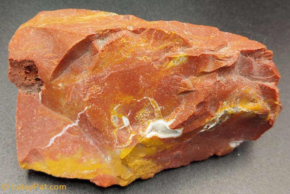 Jaspe rouge (sanguin) 2 mineraux meteorites quartz jaspe rouge sanguin