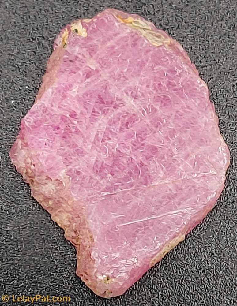 Rubis (Cristal) mineraux meteorites corindon rubis cristal