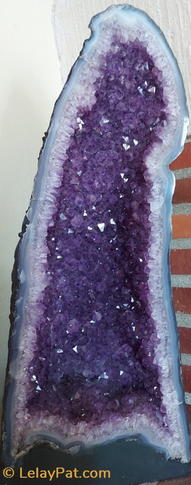 Améthyste du Brésil en géode mineraux meteorites quartz amethyste du bresil en geode