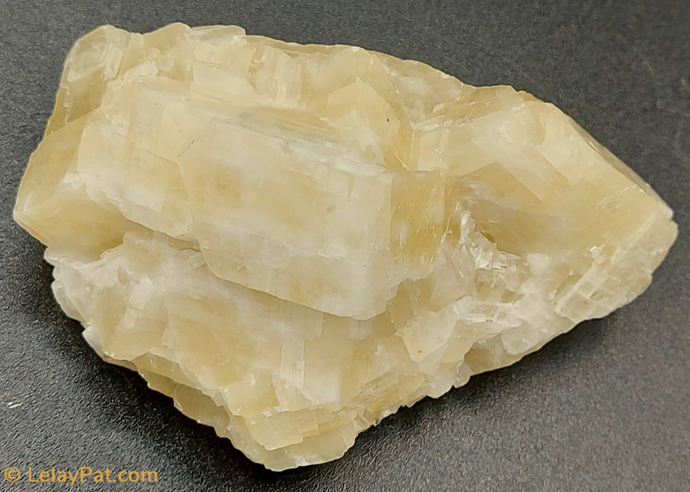 Calcite blanche crème mineraux meteorites calcite blanche creme