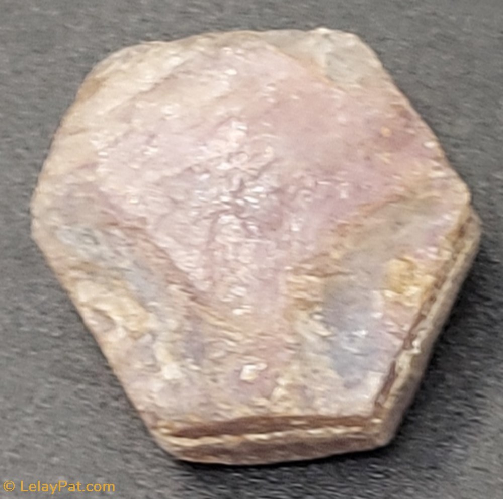 mineraux meteorites lepidolite mica en cristal mauve