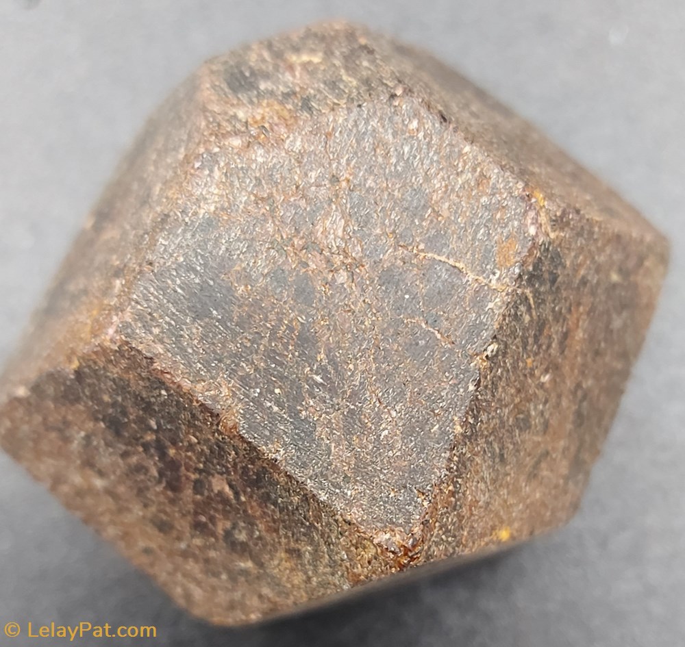 Grenat Alamandin 2 mineraux meteorites grenat alamandin 2
