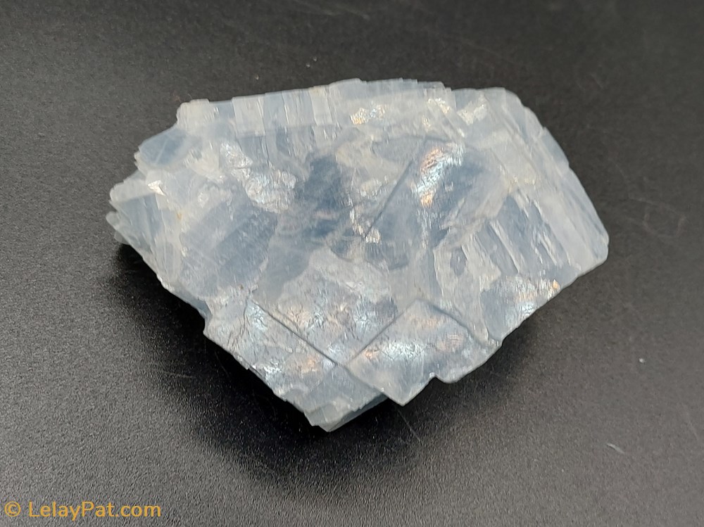 Calcite bicolore (Blanche et bleue) mineraux meteorites calcite bicolore blanche et bleue