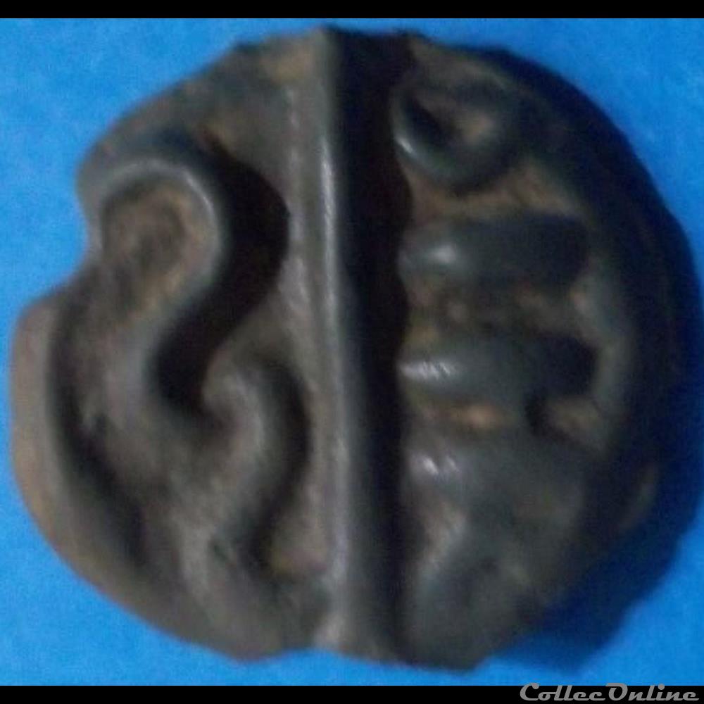 Série DT S535B potin calètes à la swastika variante monnaie antique gauloise serie dt s535b potin caletes a la swastika variante