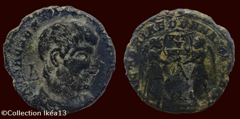 D N MAGNENTIVS P F AVG / VICTORIAE DD NN AVG ET CAES monnaies antiques romaines imperiales republicaines d n magnentivs p f avg victoriae dd nn avg et caes