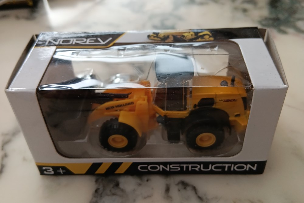 New Holland W190B modeles reduits vehicules agricoles new holland w190b