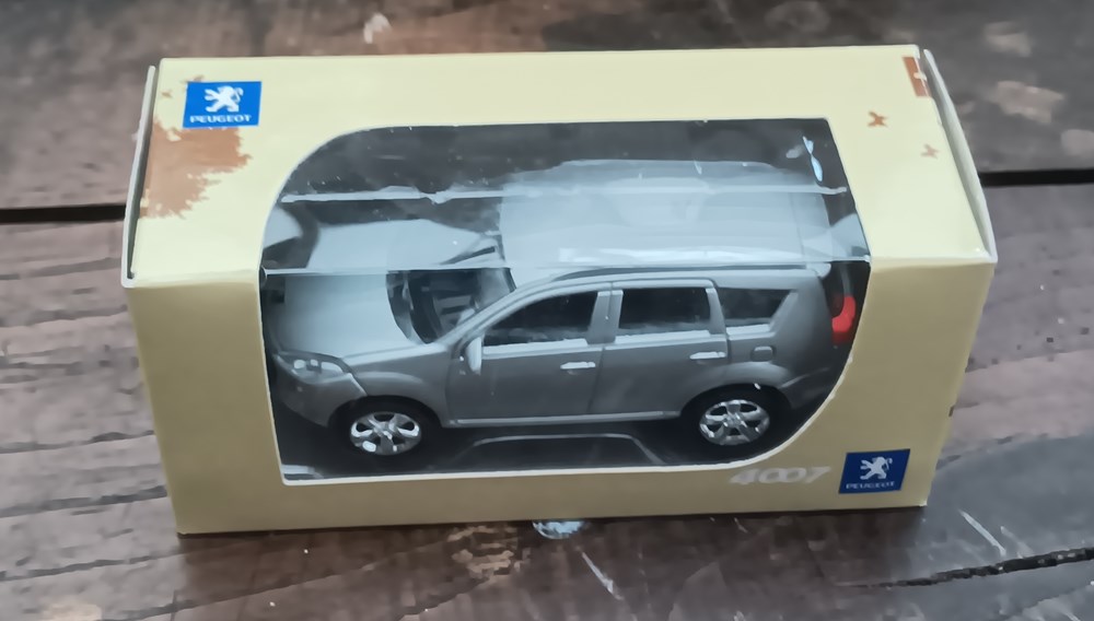 modeles reduits voitures peugeot 4007