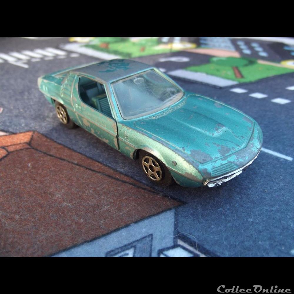 modele reduit voiture alfa romeo montreal