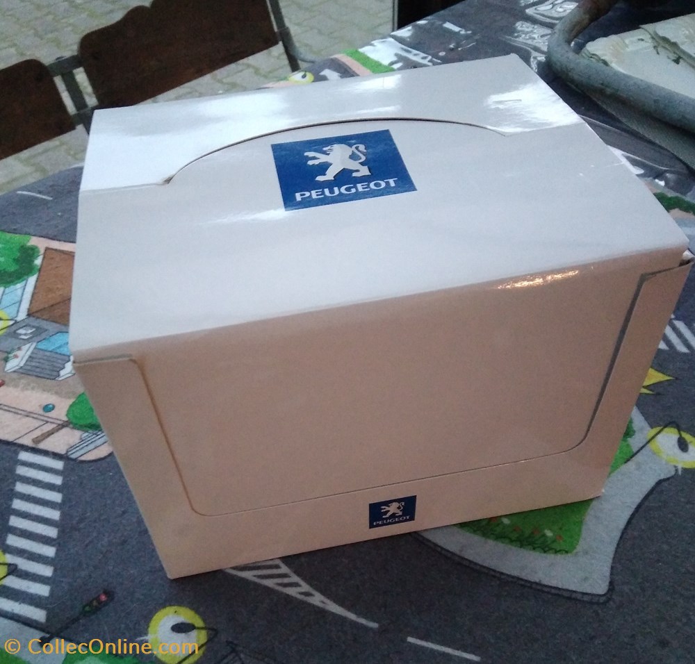 modeles reduits accessoires display 24 peugeot bipper beep beep