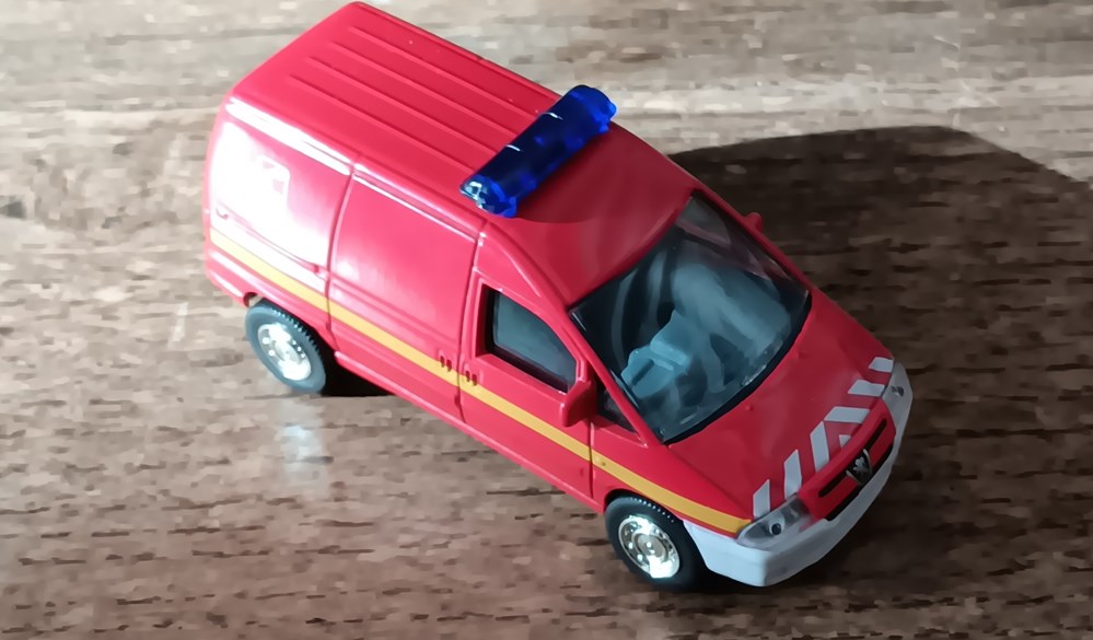 Peugeot Expert "Pompiers" modeles reduits voitures peugeot expert pompiers