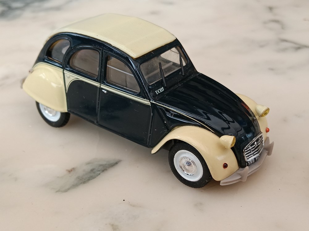 La 2 CV de Citroën - N°109 - Citroën 2 CV Dolly modeles reduits voitures la 2 cv de citroen n 109 citroen 2 cv dolly