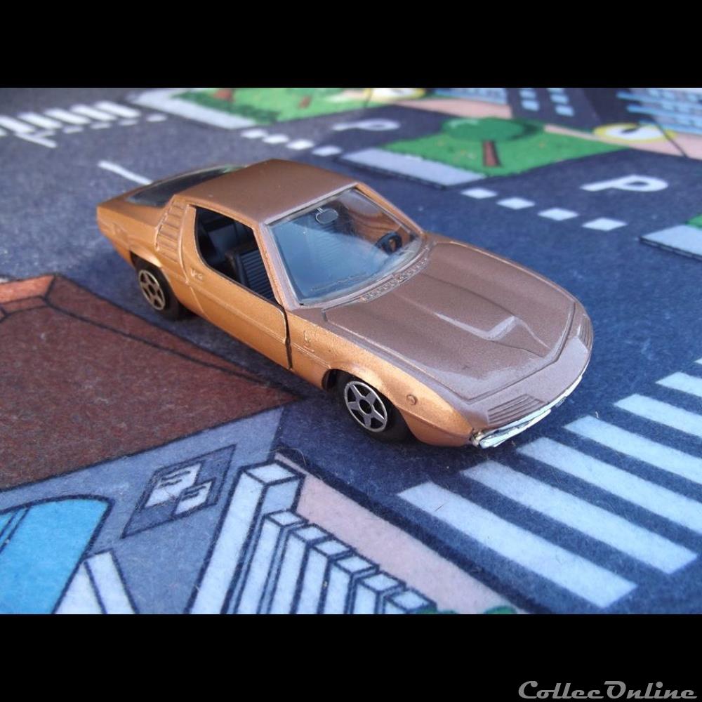 modele reduit voiture alfa romeo montreal
