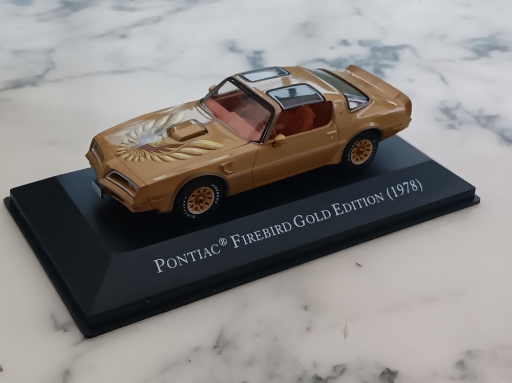 Pontiac Firebird Gold Edition modeles reduits voitures pontiac firebird gold edition