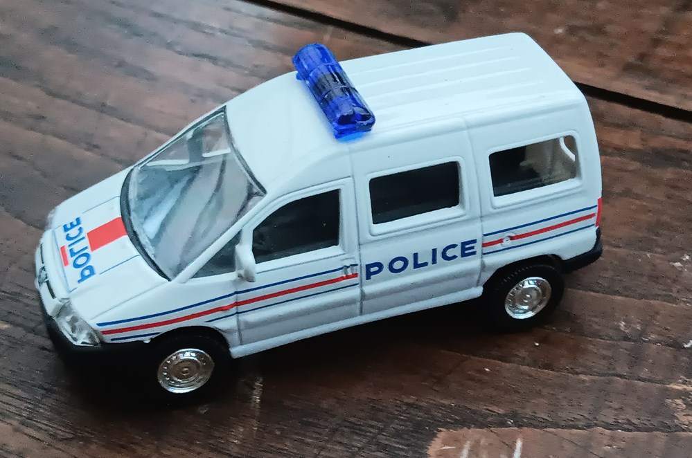 modeles reduits voitures peugeot expert police