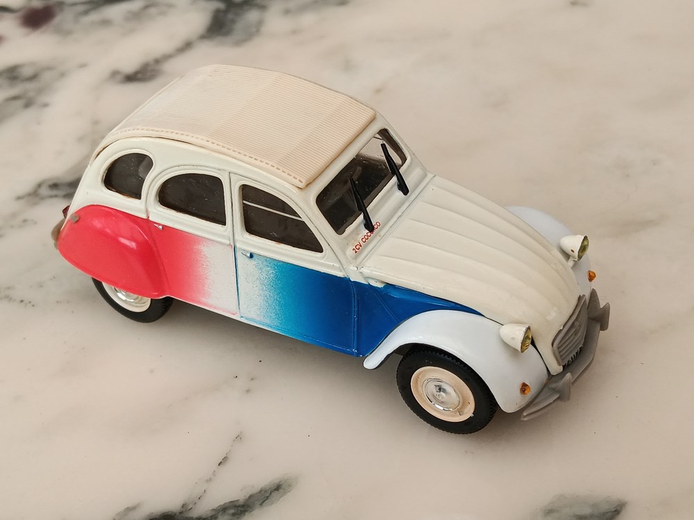 La 2 CV de Citroën - N°22 - Citroën 2cv Cocorico modeles reduits voitures la 2 cv de citroen n 22 citroen 2cv cocorico