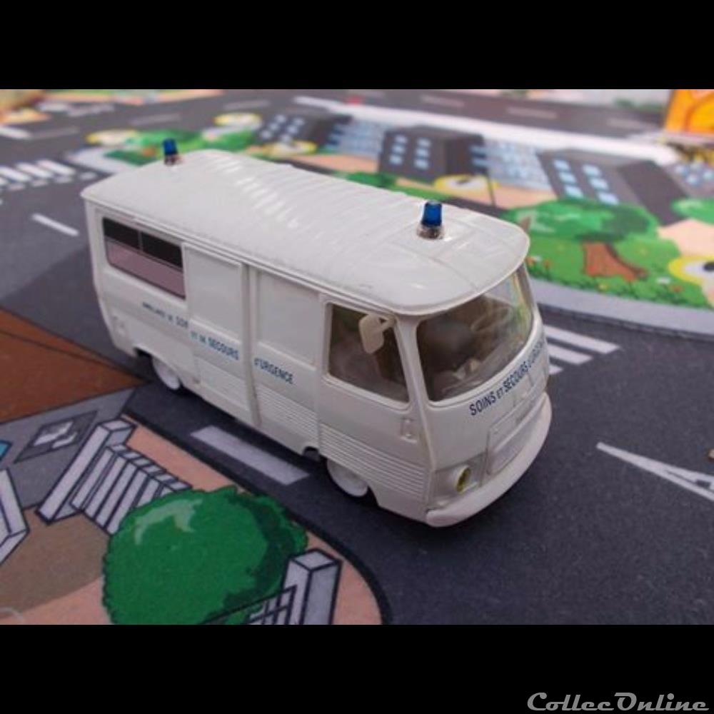 Un siècle d'automobile -Hors série N°7 - Peugeot J7 "Soins et secours d'urgence" modele reduit voiture un siecle automobile hors serie n 7 peugeot j7 soins et secours urgence