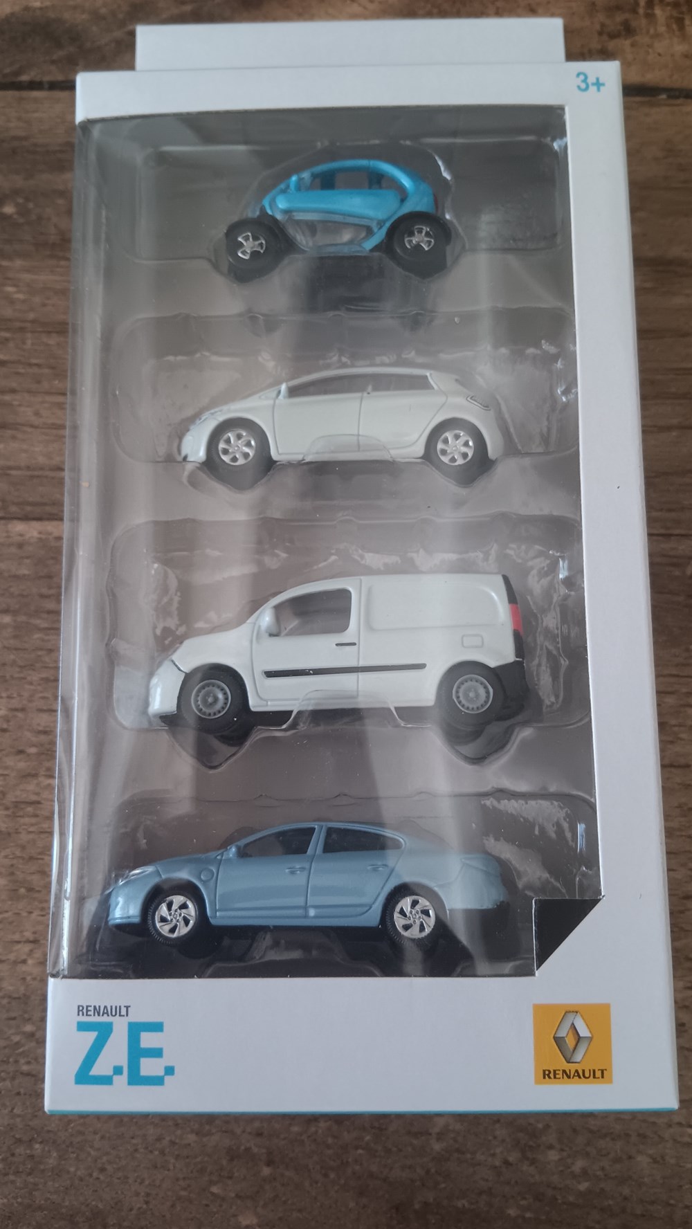 Set 4 pièces Renault Z.E. 100% Electric modeles reduits accessoires garages set 4 pieces renault z e 100 electric