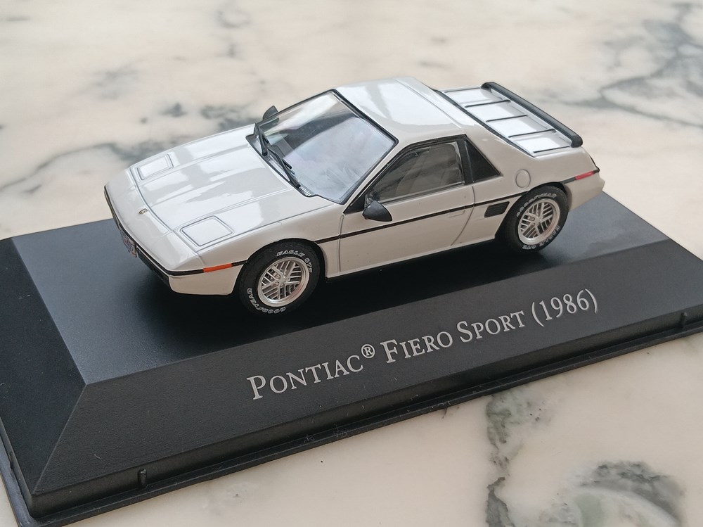 Pontiac Fiero modeles reduits voitures pontiac fiero