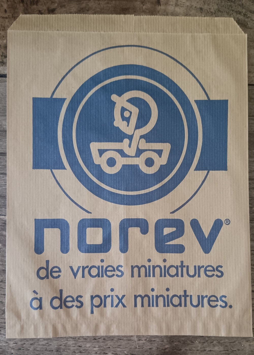 Sachet Norev "Norev de vraies miniatures à des prix miniatures" documents anciens publicites sachet norev norev de vraies miniatures a des prix miniatures