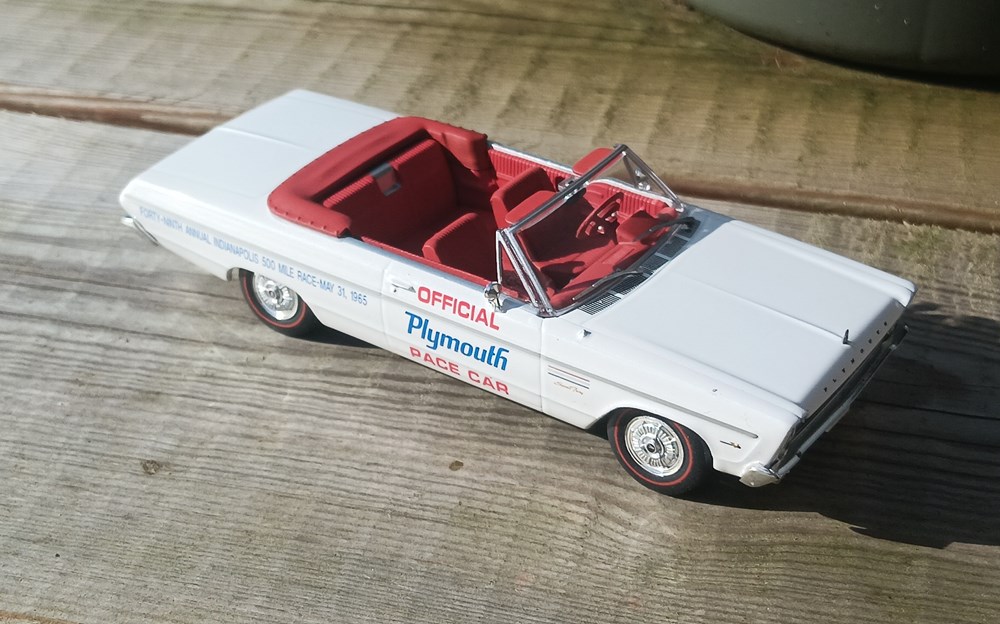modeles reduits voitures plymouth fury indy 500 pace car
