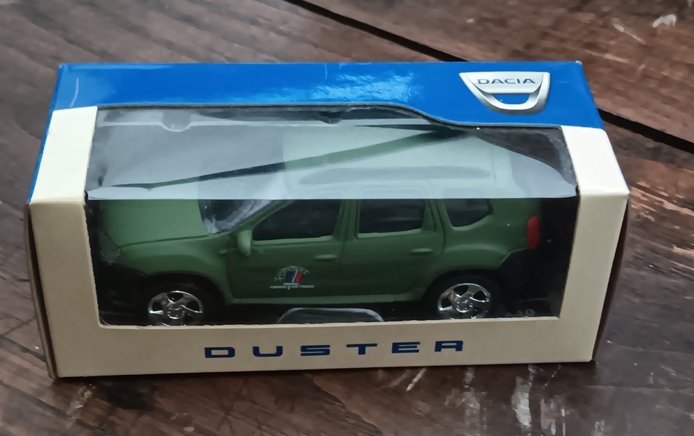 Dacia Duster Armée de Terre modeles reduits voitures dacia duster armee de terre