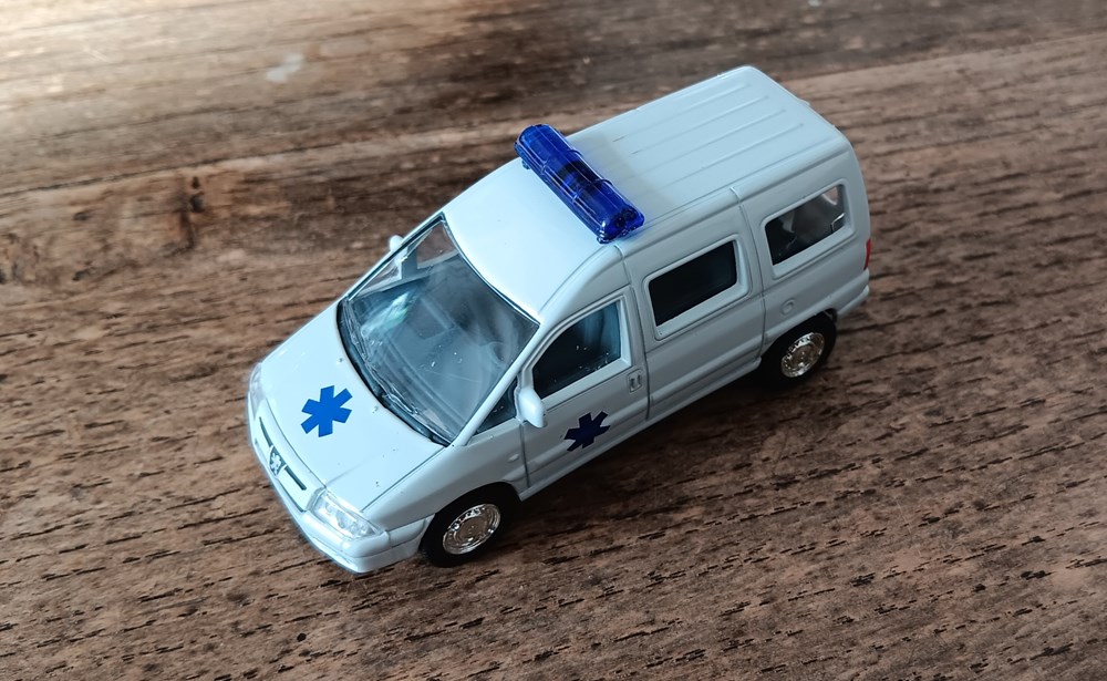 Peugeot Expert "Ambulance" modeles reduits voitures peugeot expert ambulance