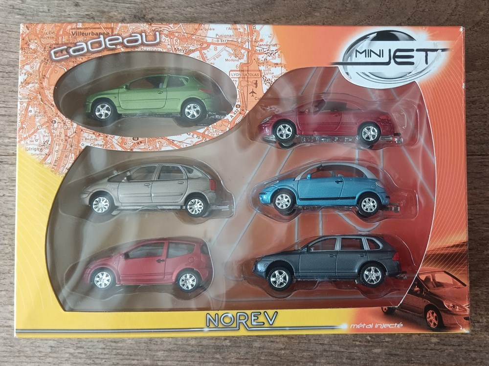 Set 6 pièces "MiniJet" modeles reduits accessoires garages set 6 pieces minijet