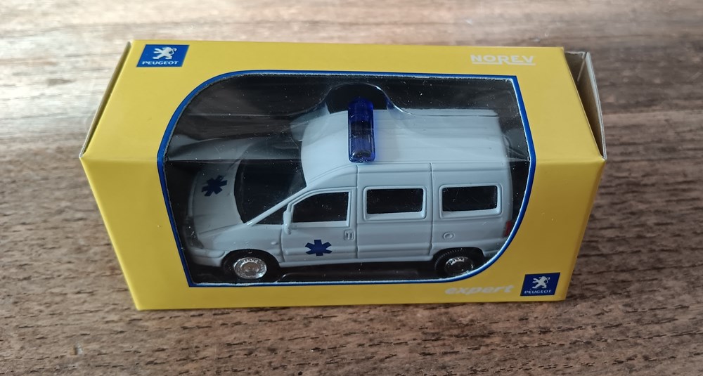 Peugeot Expert "Ambulance" modeles reduits voitures peugeot expert ambulance