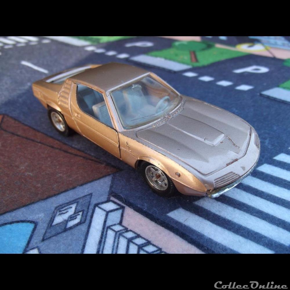 modele reduit voiture alfa romeo montreal