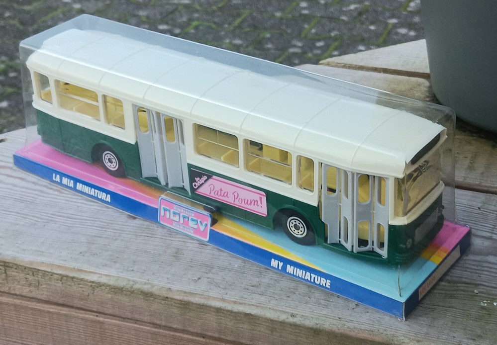 Saviem SC10U Autobus "Les Chnapis Pata Poum!" modeles reduits saviem sc10u autobus les chnapis pata poum