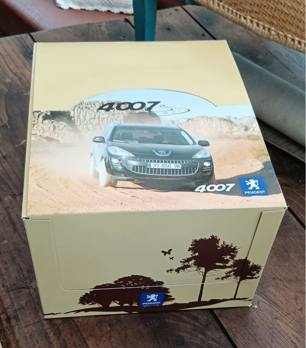 Display 36 Peugeot 4007 modeles reduits accessoires display 36 peugeot 4007
