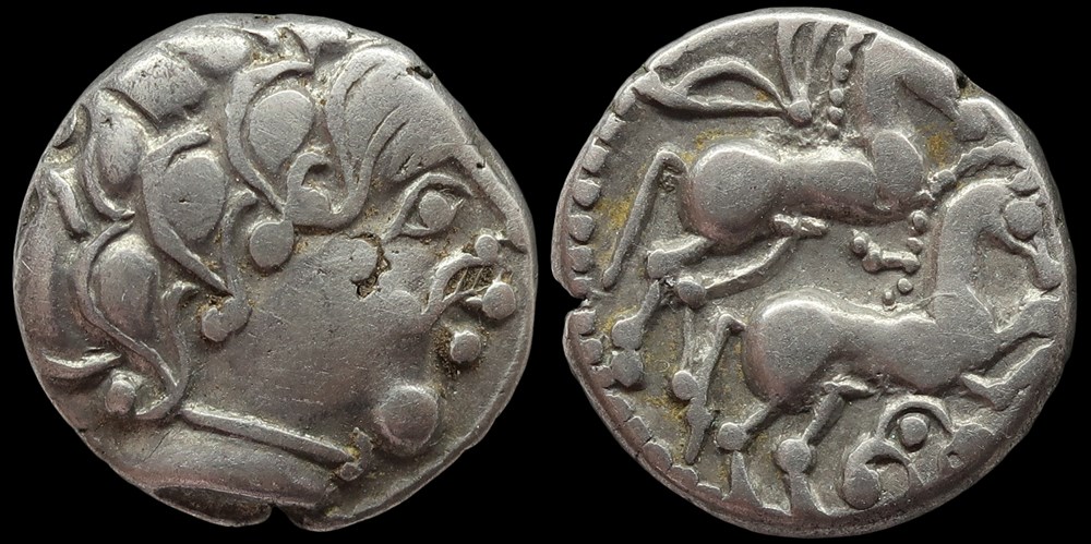 monnaies antiques celtes pictons bituriges carnutes centre ouest incertaines drachme aux deux chevaux tete moustachue