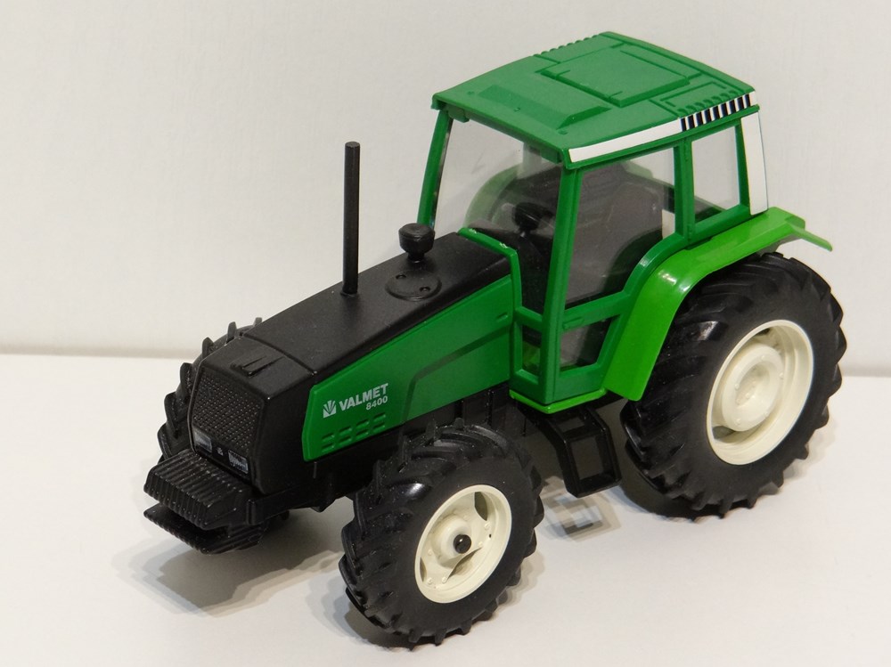 09/2024 - Joal 179G - Tracteur Valmet 8400 - X modeles reduits vehicules agricoles 09 2024 joal 179g tracteur valmet 8400 x