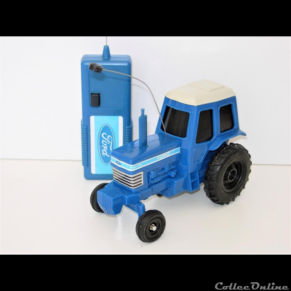 Ertl 4789 - Ford TW-15 - OUI 2 modele reduit vehicule agricole ertl 4789 ford tw 15 oui